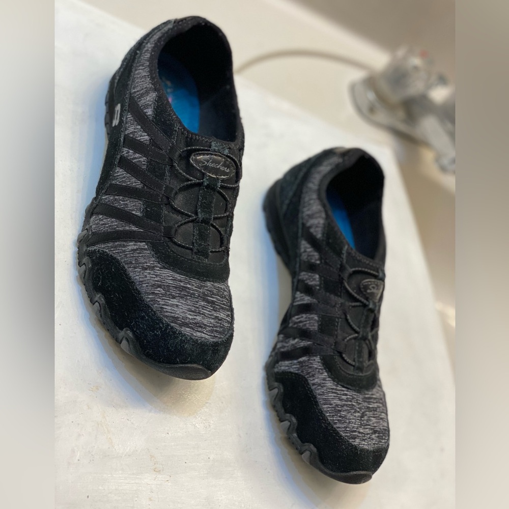 Skechers Breath Easy, Relaxed Fit memory foam women’s size 8 excellent condition